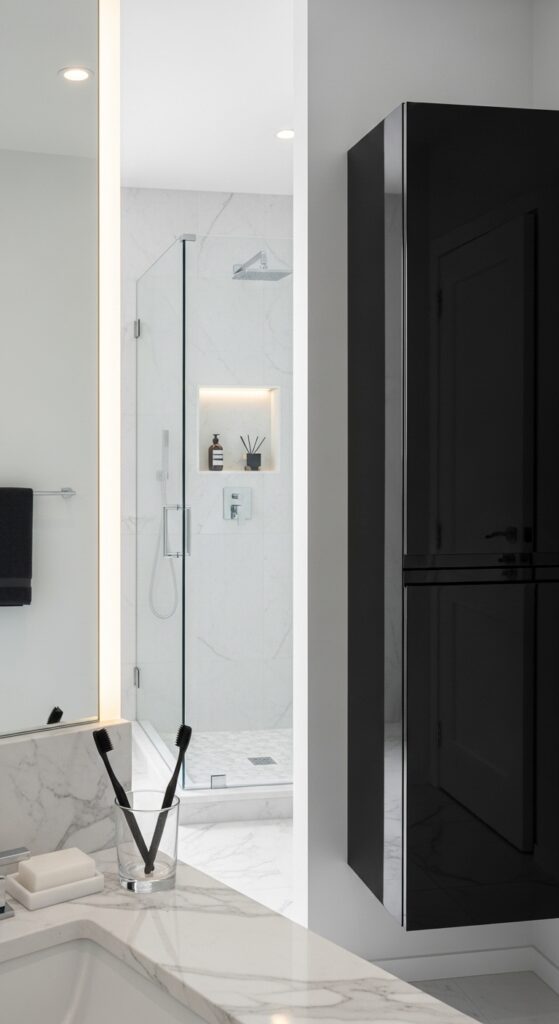 High-Gloss Black Cabinets for a Bold, Modern Edge